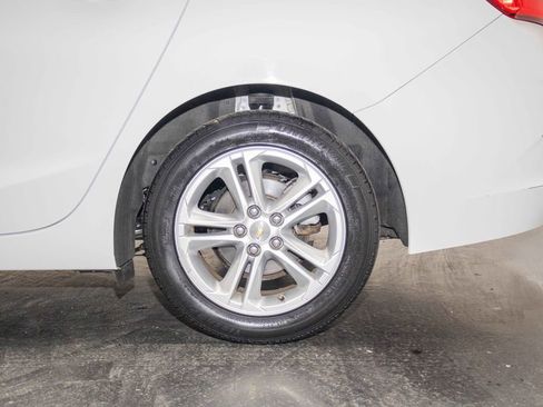 Used 2018 Chevrolet Cruze LT w/ Convenience Package image 7