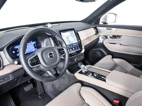 Certified 2025 Volvo XC90 T8 Ultra AWD/4WD image 6