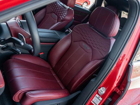 Certified 2024 Bentley Bentayga Extended Wheelbase AWD/4WD image 26