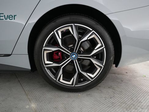 Used 2024 BMW i4 eDrive35 w/ M Sport Package RWD image 9