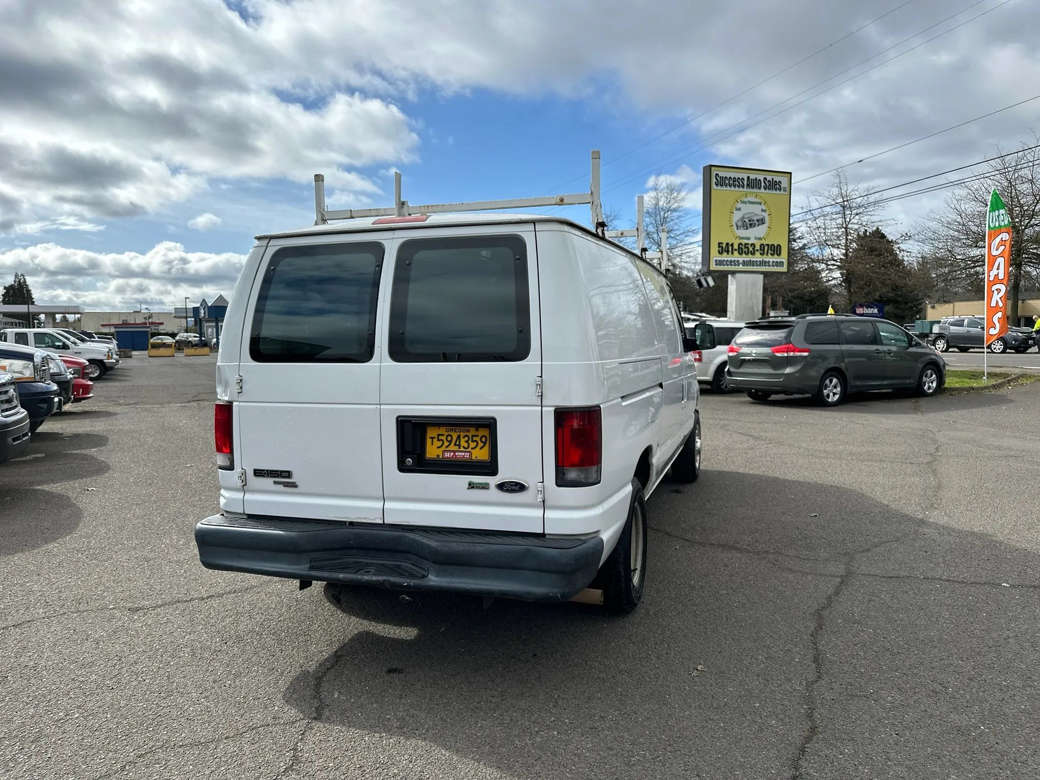 Used 2011 Ford E-150 and Econoline 150 w/ Commercial Cargo Van Pkg RWD image 4