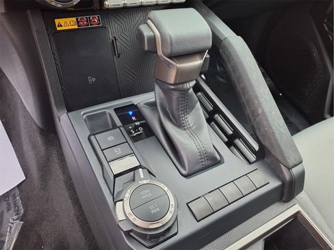 Certified 2025 Toyota Tacoma SR5 image 22