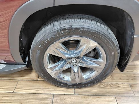 Used 2019 Toyota Highlander Limited Platinum AWD/4WD image 21