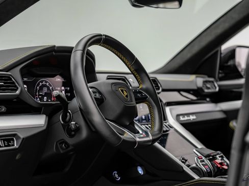 Used 2022 Lamborghini Urus AWD/4WD image 43