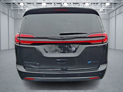 Used 2023 Chrysler Pacifica Limited w/ S Appearance Package image 4