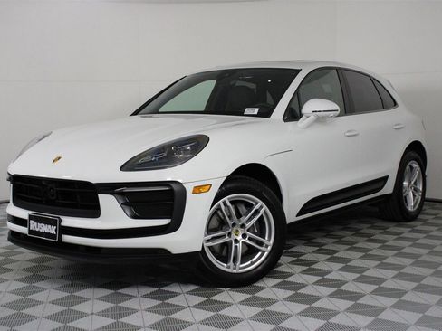 Used 2025 Porsche Macan image 1
