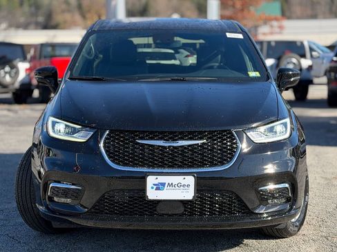 New 2026 Chrysler Pacifica Select image 2