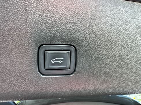 Used 2019 Chevrolet Traverse LT AWD/4WD image 16