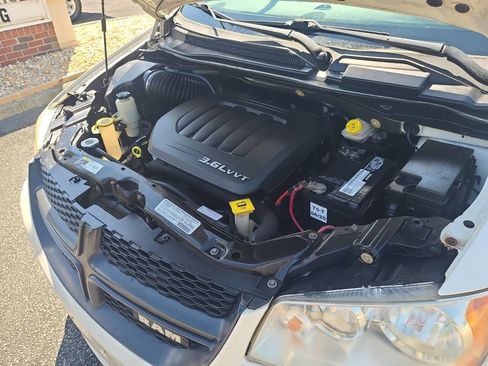 Used 2013 RAM C/V Tradesman image 29