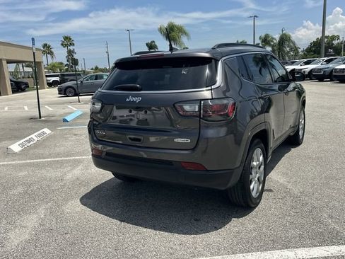 Used 2022 Jeep Compass Latitude w/ Sun and Sound Group AWD/4WD image 6