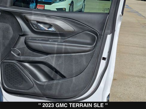 Used 2023 GMC Terrain SLE w/ Driver Convenience Package image 30