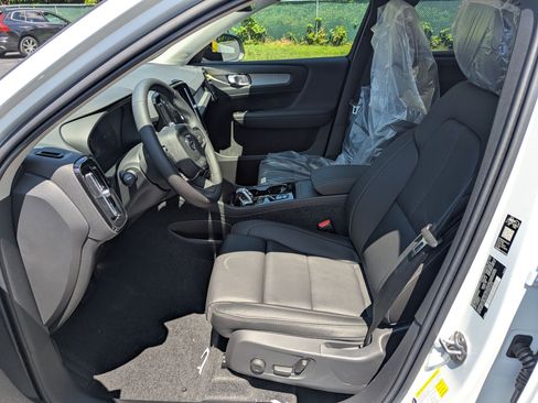 New 2026 Volvo XC40 B5 Plus w/ Protection Package Premier image 8