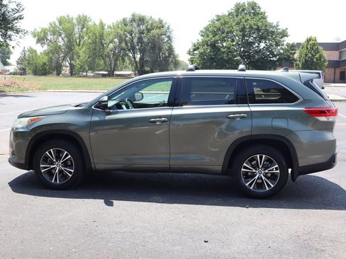 Used 2017 Toyota Highlander Plus w/ Carpet Mat Package AWD/4WD image 9
