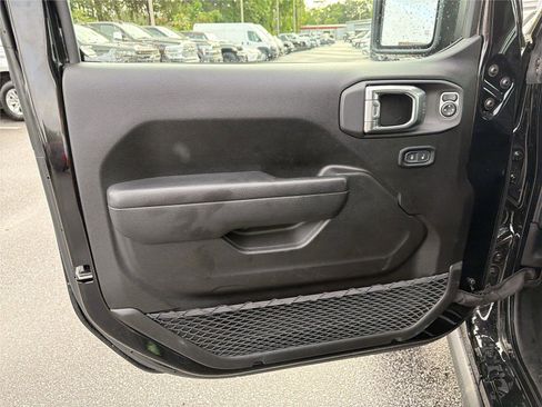Used 2025 Jeep Wrangler Unlimited Rubicon 4xe w/ Convenience Group AWD/4WD image 10