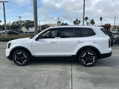New 2025 Kia Telluride EX image 10