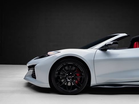 Used 2024 Chevrolet Corvette Z06 RWD image 20