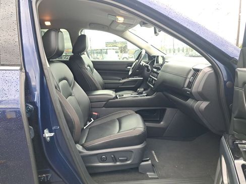 Used 2023 Nissan Pathfinder SL image 18