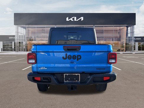 Used 2021 Jeep Gladiator Sport image 5
