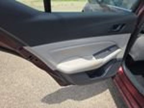 Used 2025 Nissan Altima 2.5 SV FWD image 18