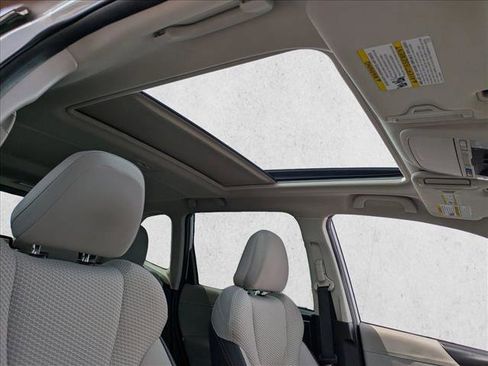 Used 2023 Subaru Forester Premium image 21