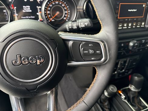 Used 2023 Jeep Wrangler Unlimited Sahara image 19