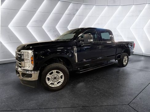 Used 2025 Ford F250 XLT image 3