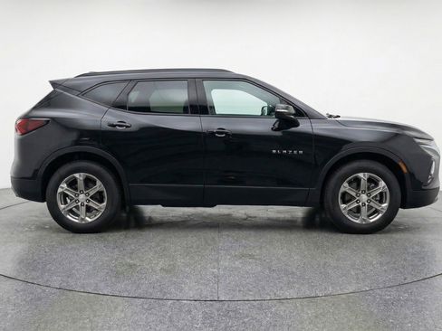 Used 2025 Chevrolet Blazer LT FWD image 11
