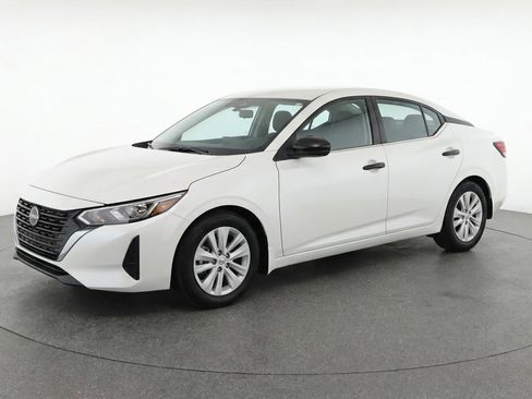 Used 2025 Nissan Sentra S image 3