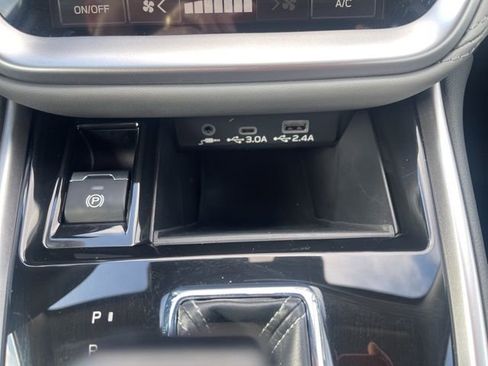 Used 2025 Subaru Legacy Premium AWD/4WD image 25