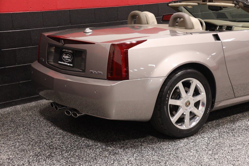 Used 2005 Cadillac XLR RWD image 9
