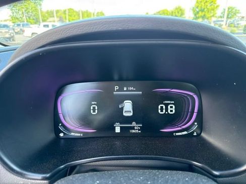 Used 2025 Kia Soul LX w/ LX Technology Package FWD image 11