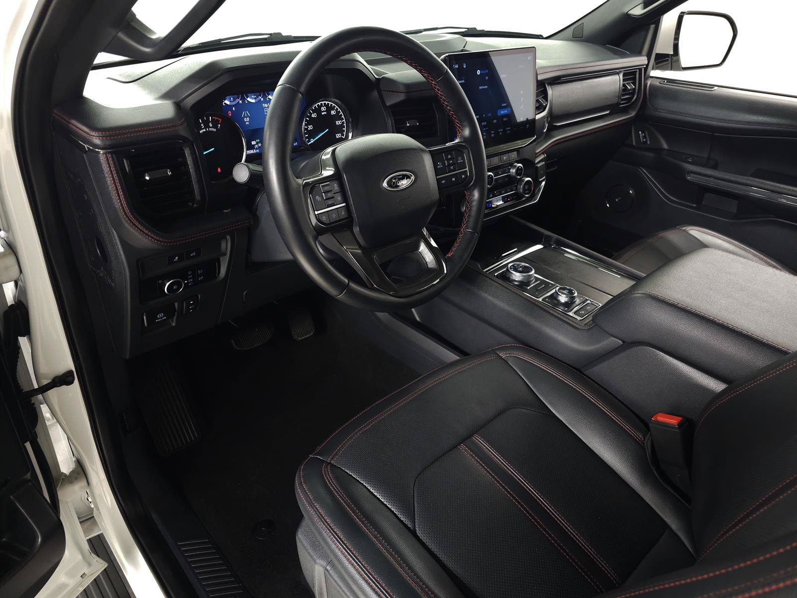 Used 2024 Ford Expedition Limited AWD/4WD image 18