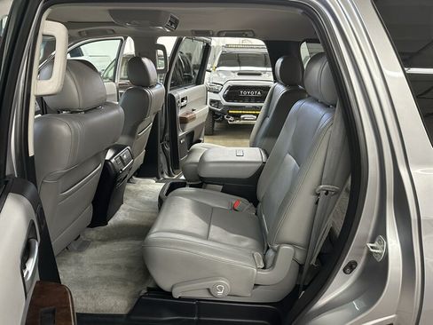 Used 2010 Toyota Sequoia Platinum AWD/4WD image 13