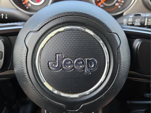 Used 2019 Jeep Wrangler Unlimited Sport S AWD/4WD image 11