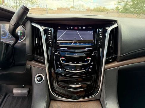 Used 2016 Cadillac Escalade ESV Premium image 23
