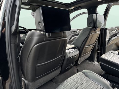 Used 2022 Cadillac Escalade ESV Premium Luxury Platinum w/ Heavy-Duty Trailer Package image 21