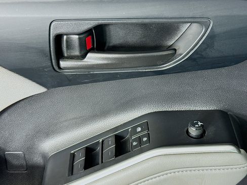 Used 2023 Toyota Highlander L image 23