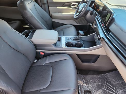 New 2026 Kia Carnival FWD image 13