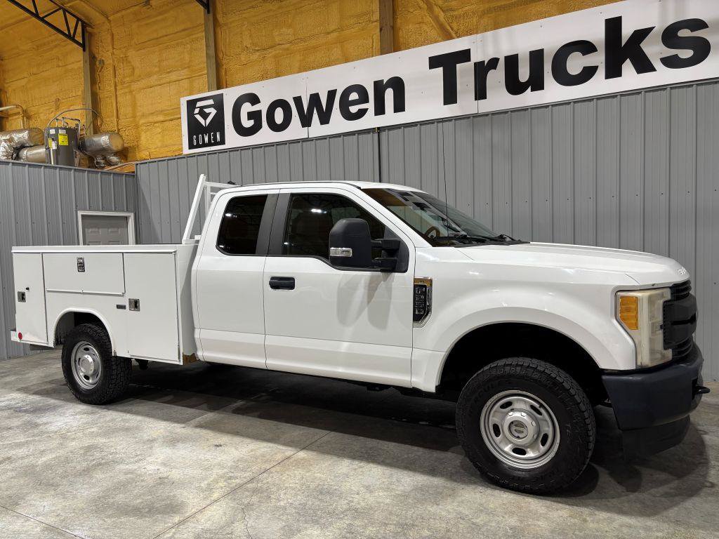 Used 2017 Ford F250 XL w/ Power Equipment Group AWD/4WD image 3