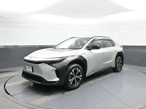 Used 2023 Toyota bZ4X XLE w/ Weather Package image 1