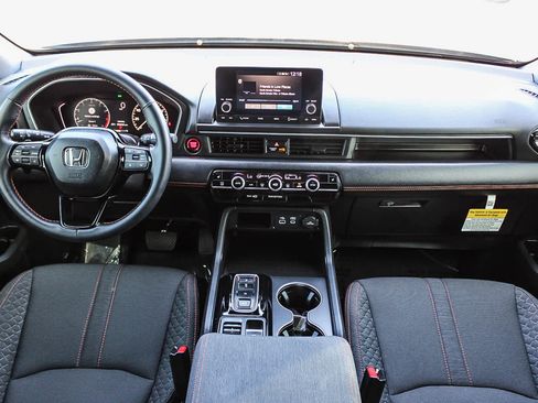 Used 2025 Honda Pilot Sport image 12