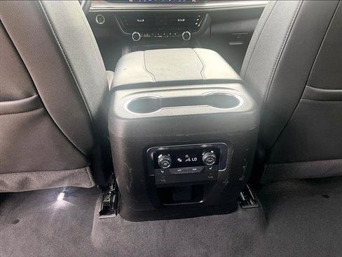 Used 2025 Chevrolet Suburban Premier RWD image 25