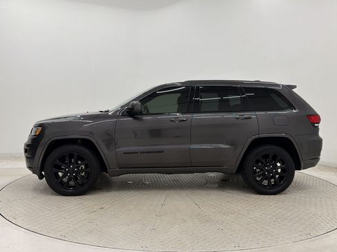 Used 2019 Jeep Grand Cherokee Altitude AWD/4WD image 2