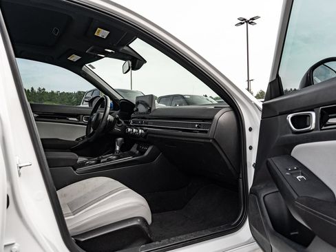 Used 2025 Honda Civic Sport image 11