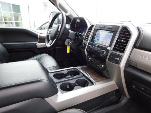 Used 2019 Ford F250 Lariat w/ Chrome Package image 10
