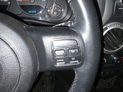 Used 2014 Jeep Wrangler Unlimited Sahara image 8