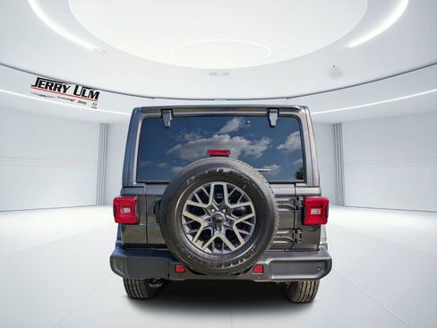 New 2026 Jeep Wrangler Unlimited Sahara AWD/4WD image 4
