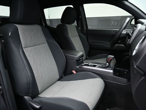 Used 2022 Toyota Tacoma TRD Sport image 25