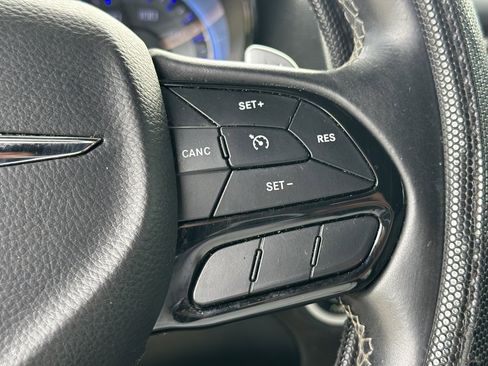 Used 2018 Chrysler 300 S image 27