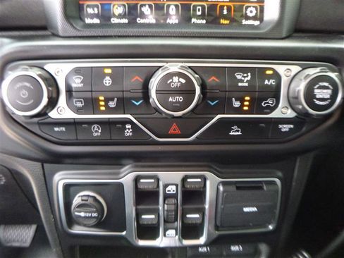 Used 2021 Jeep Wrangler Unlimited Sahara w/ Uconnect 4C Nav & Sound Group AWD/4WD image 15